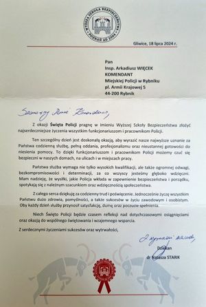 Na zdjęciu życzenia z okazji Święta Policji.