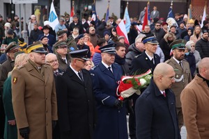 Na zdjęciu Komendant Miejski Policji w rybniku oraz przedstawiciele służb mundurowych.