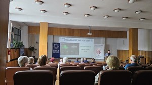 Zdjęcie przedstawia uczestników debaty