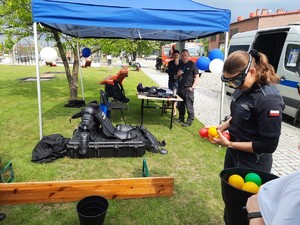 Policjant na Festiwalu Nauki