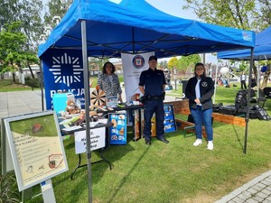 Policjant na Festiwalu Nauki