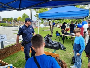 Policjant na Festiwalu Nauki