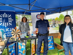 Policjant na Festiwalu Nauki