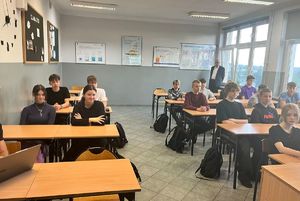 Na zdjęciu spotkanie profilaktyczne z klasą mundurową.