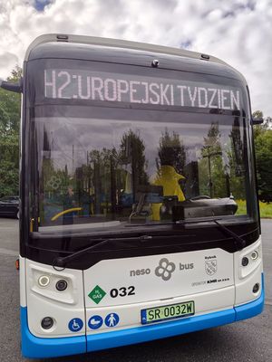 Na zdjęciu autobus komunikacji miejskiej.