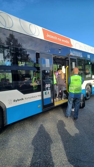 Na zdjęciu trwa spotkanie z dziećmi z okazji Europejskiego Tygodnia Mobilności w Rybniku.