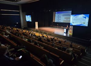 Na zdjęciu sala Centrum Kulturalno - Edukacyjna w Czerwionce - Leszczynach. Trwa konferencja.