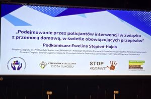 Na zdjęciu slajd prezentujący dane prelegentki.