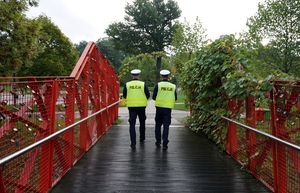 Na zdjęciu policjanci podczas akcji.