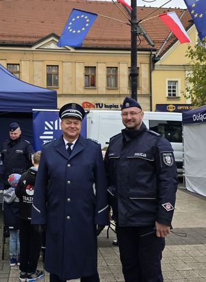 Na zdjęciu Pan Komendant oraz Naczelnik Prewencji z rybnickiej komendy.