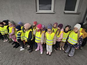 Na zdjęciu przedszkolaki z wizytą w rybnickiej komendzie.