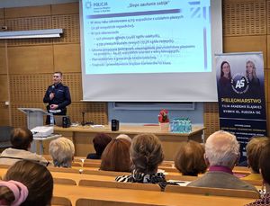 Na zdjęciu debata pod hasłem „Pokolenia na zielonym. Bezpieczne przejście przez życie&quot;.