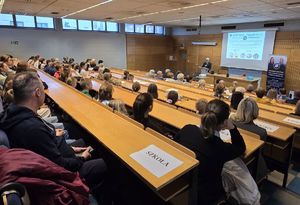 Na zdjęciu uczestnicy debaty „Pokolenia na zielonym. Bezpieczne przejście przez życie&quot; w Rybniku.