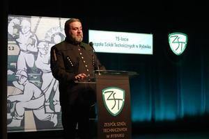 NA zdjęciu Dyrektor Szkoły.