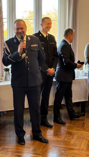 Na zdjęciu Komendant Miejski Policji w Rybniku podczas przemówienia.
