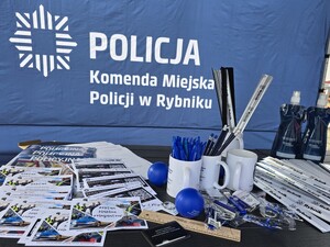 Rybniccy policjanci obecni na obchodach 13. Śląskiej Brygady Obrony Terytorialnej