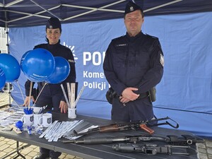 Rybniccy policjanci obecni na obchodach 13. Śląskiej Brygady Obrony Terytorialnej