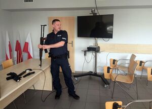 Na zdjęciu policyjny profilaktyk.