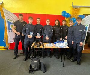 Zdjęcie pamiątkowe na targach edukacji w Rybniku.