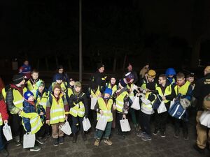 Na zdjęciu młodzież podczas manewrów ratowniczych.