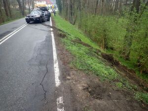 Na zdjęciu miejsce zdarzenia drogowego. Sumina, ulica Dworcowa.