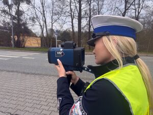 Na zdjęciu policjanci podczas akcji prędkość.