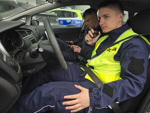 Na zdjęciu policjanci podczas akcji prędkość.