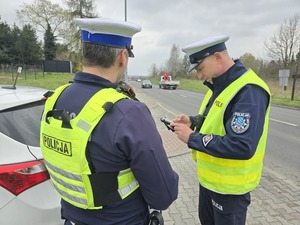 Na zdjęciu policjanci podczas działań.