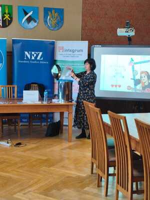 Na zdjęciu prelegenci podczas profilaktyki związanej z uzależnieniami.