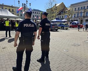 Na zdjęciu policjanci podczas zabezpieczenia Obchodów Święta Konstytucji 3 Maja.