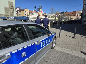 Na zdjęciu policjanci podczas zabezpieczenia przemarszu.