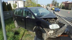Na zdjęciu miejsce czołowego zdarzenia drogowego. Bełk, ulica Główna.