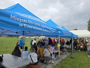 Policjanci na obchodach Bezpiecznego Dnia Rodziny w Czerwionce - Leszczynach.