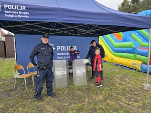Zdjęcia: Policjanci na obchodach Bezpiecznego Dnia Rodziny w Czerwionce - Leszczynach
